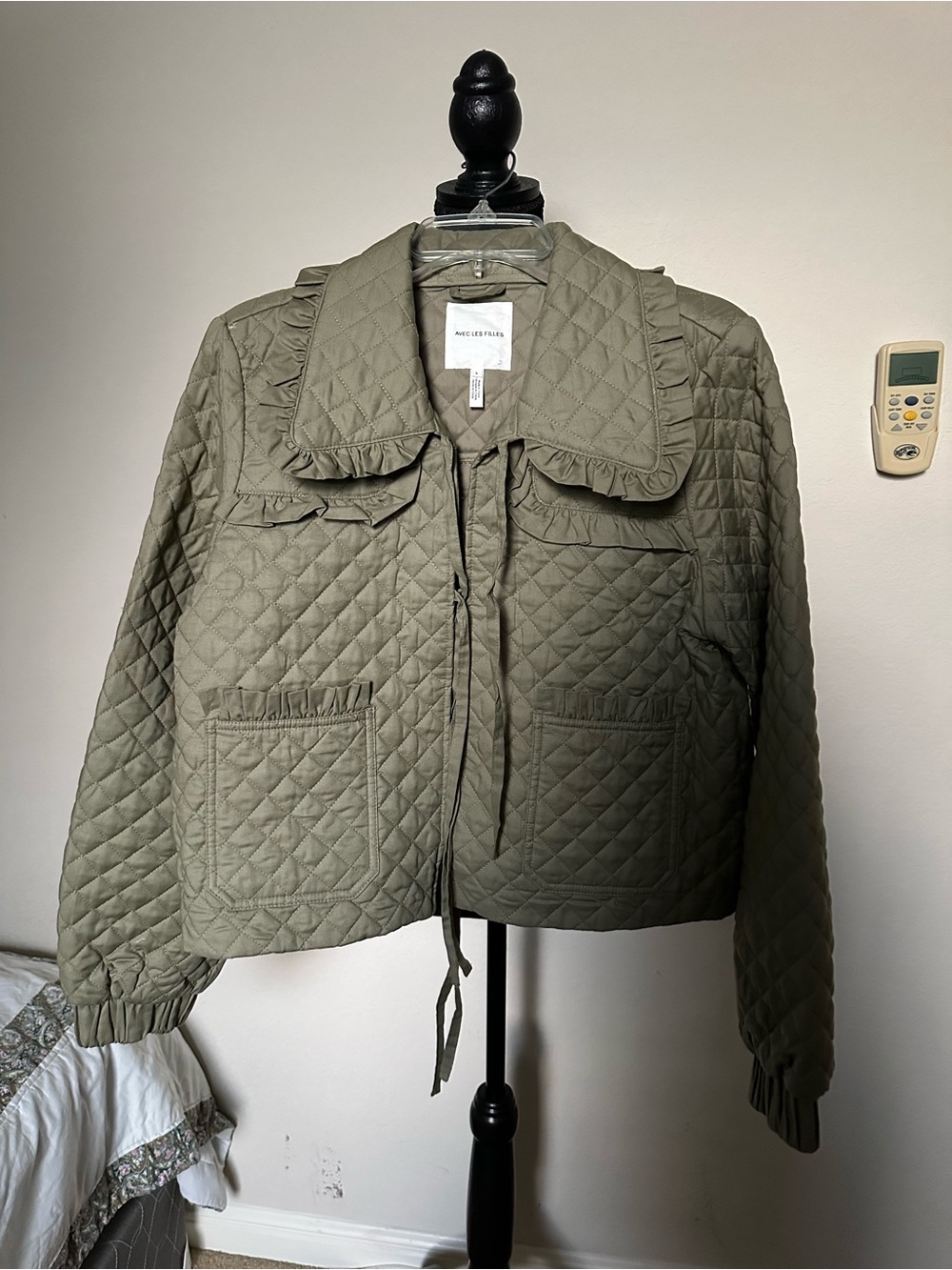 Avec les filles Olive Green Jacket QUILTED COTTON BOW FRONT JACKET. Size L- NWOT